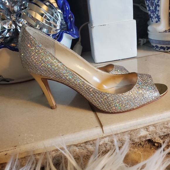 Gold Rush-3 1/2 inch worn once - Picture 3 of 3